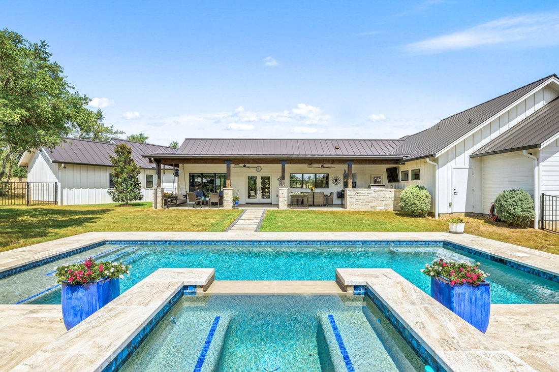 House in Round Mountain, Texas, United States 1 - 16921117
