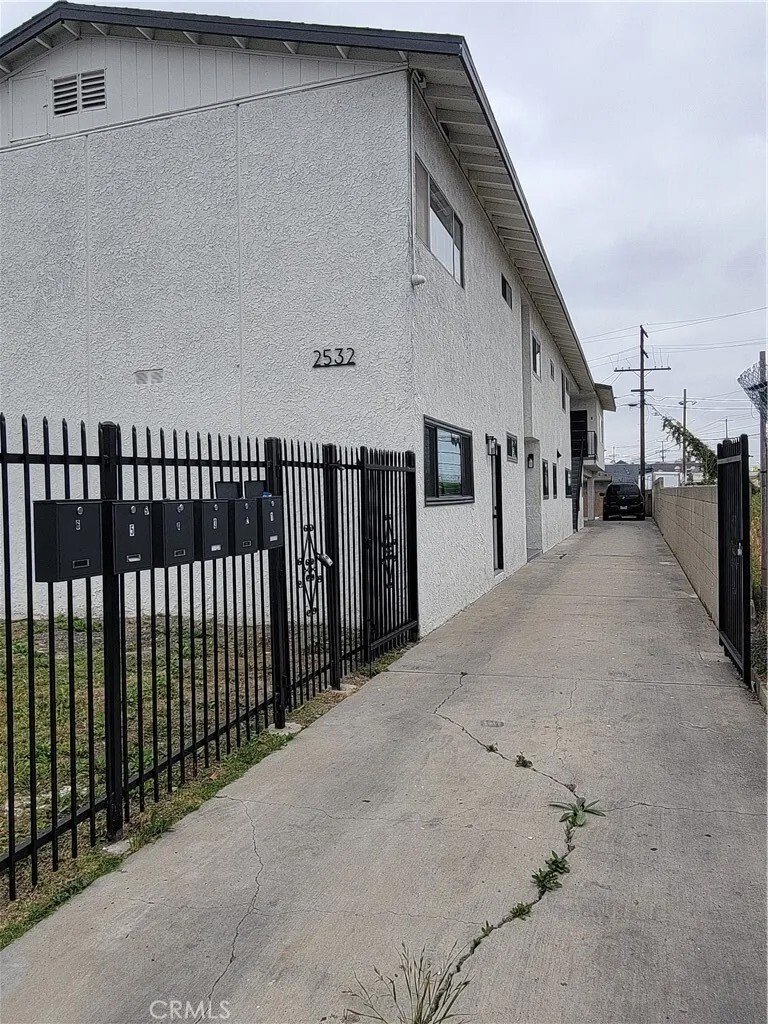 Los Angeles, California, United States 2 - 18048247