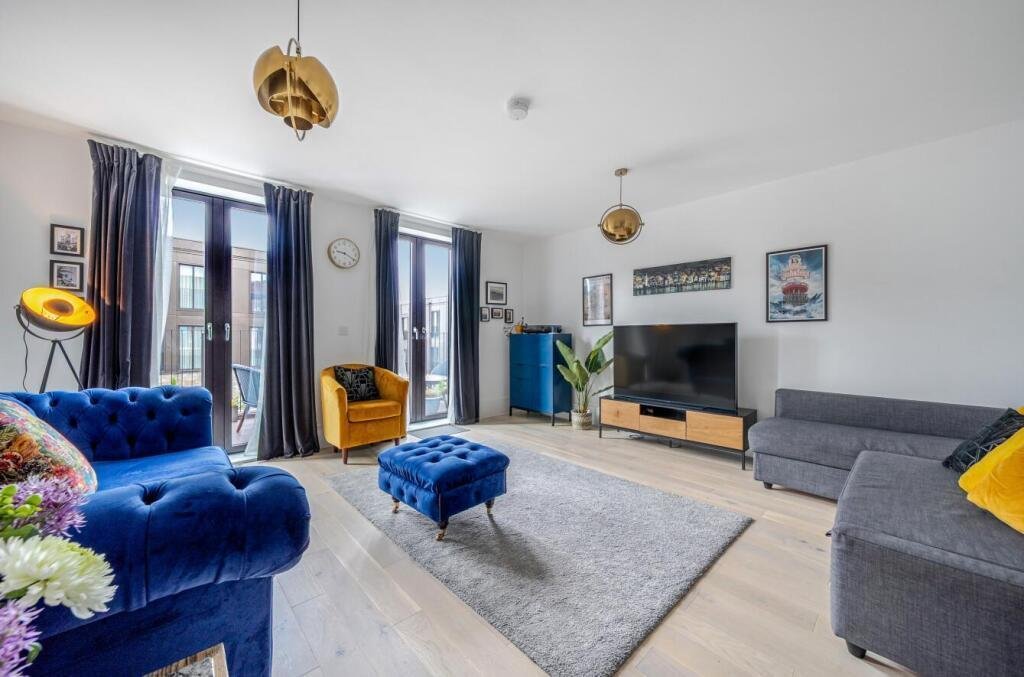 House in Mill Hill, Barnet, England 4 - 18036126