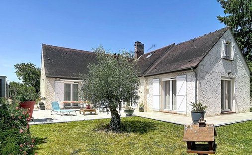 House in Chailly-en-Biere, Ile-de-France, France 1