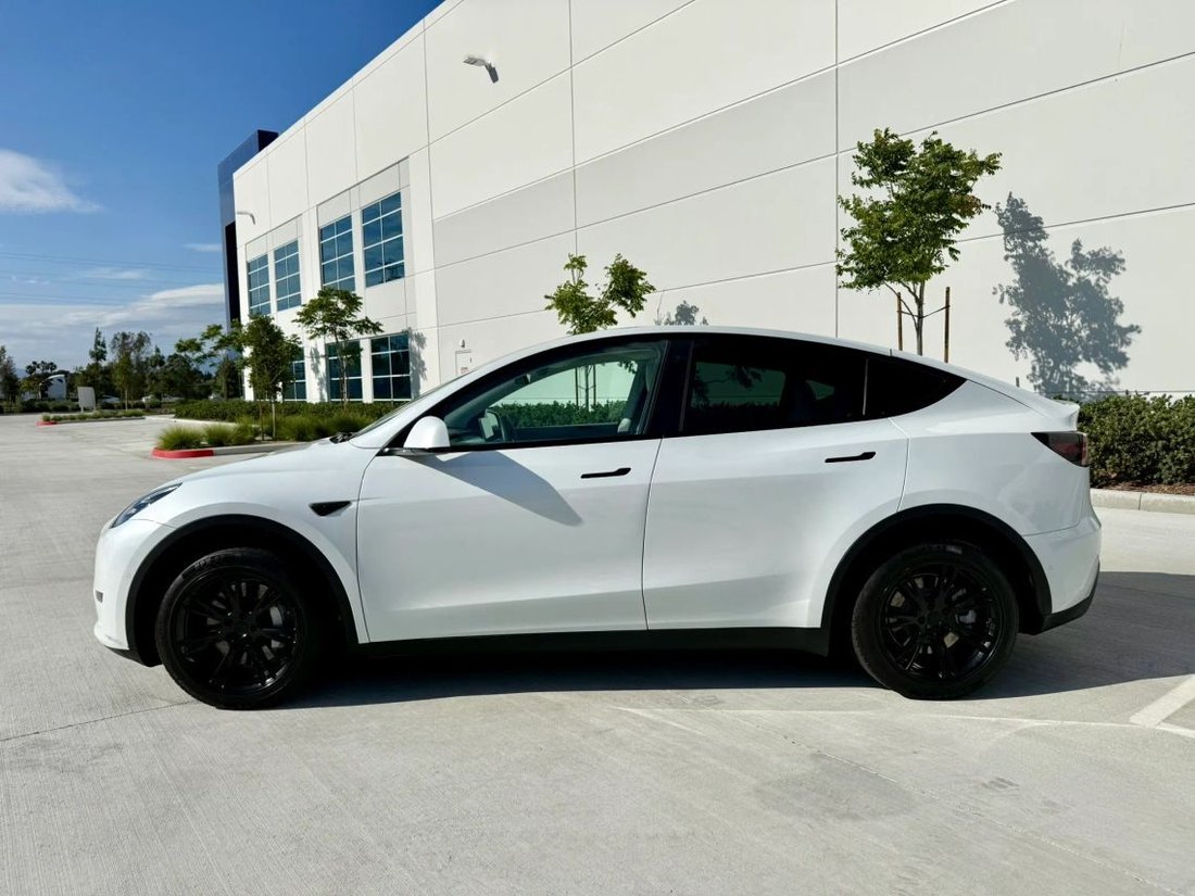 Suv in Bloomington, CA, United States 2 - 18045782