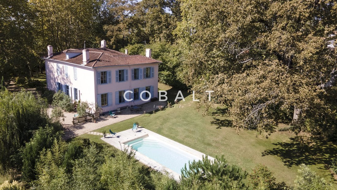 Estate in Saint-Pierre-d'Irube, Nouvelle-Aquitaine, France 3 - 18037577
