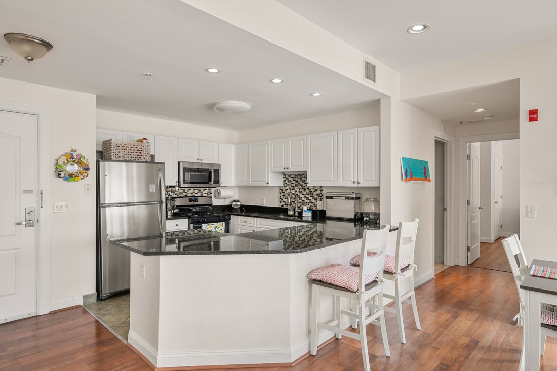 Condo in Braintree, Massachusetts, United States 3 - 18035558