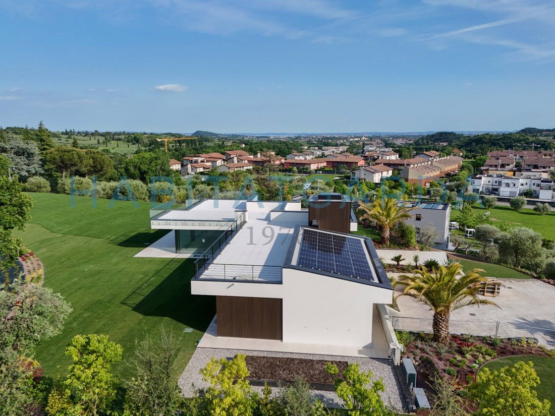 Villa in Salo, Lombardy, Italy 2 - 17739671