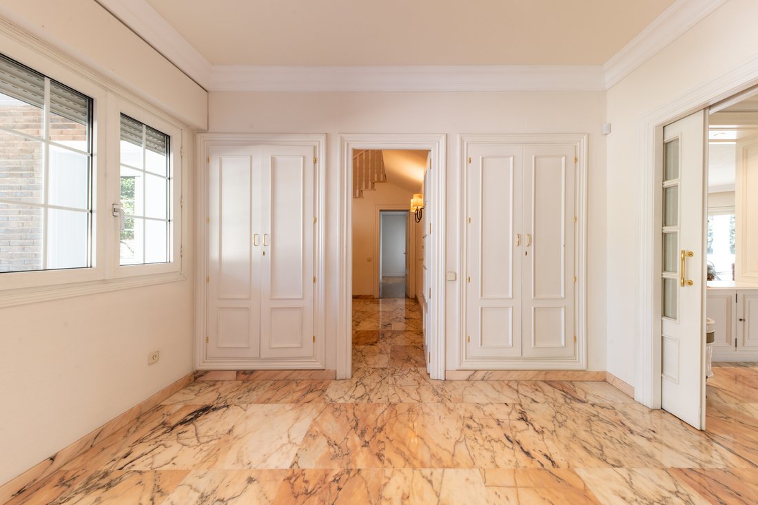 Villa in Pozuelo de Alarcon, Comunidad de Madrid, Spain 3 - 18035486