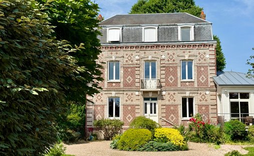 House in Est, Franqueville-Saint-Pierre, France 1