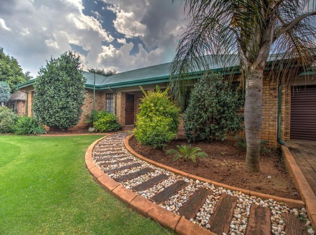 Estate in Bredell, Gauteng, South Africa 2 - 18047585
