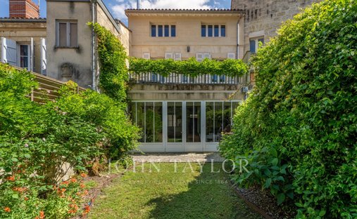 Townhouse in Grand Parc-Chartrons-Paul Doumer, Bordeaux, France 1