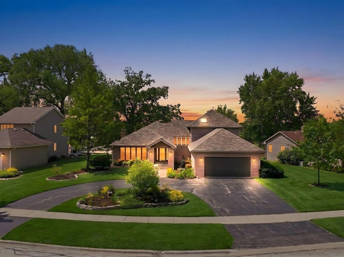 House in Lindenhurst, Illinois, United States 1 - 18048289
