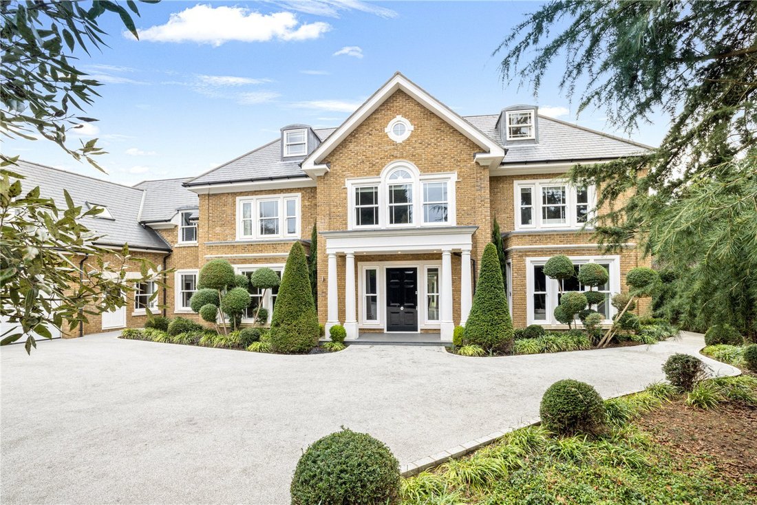 House in Sunningdale, England 1 - 14741784