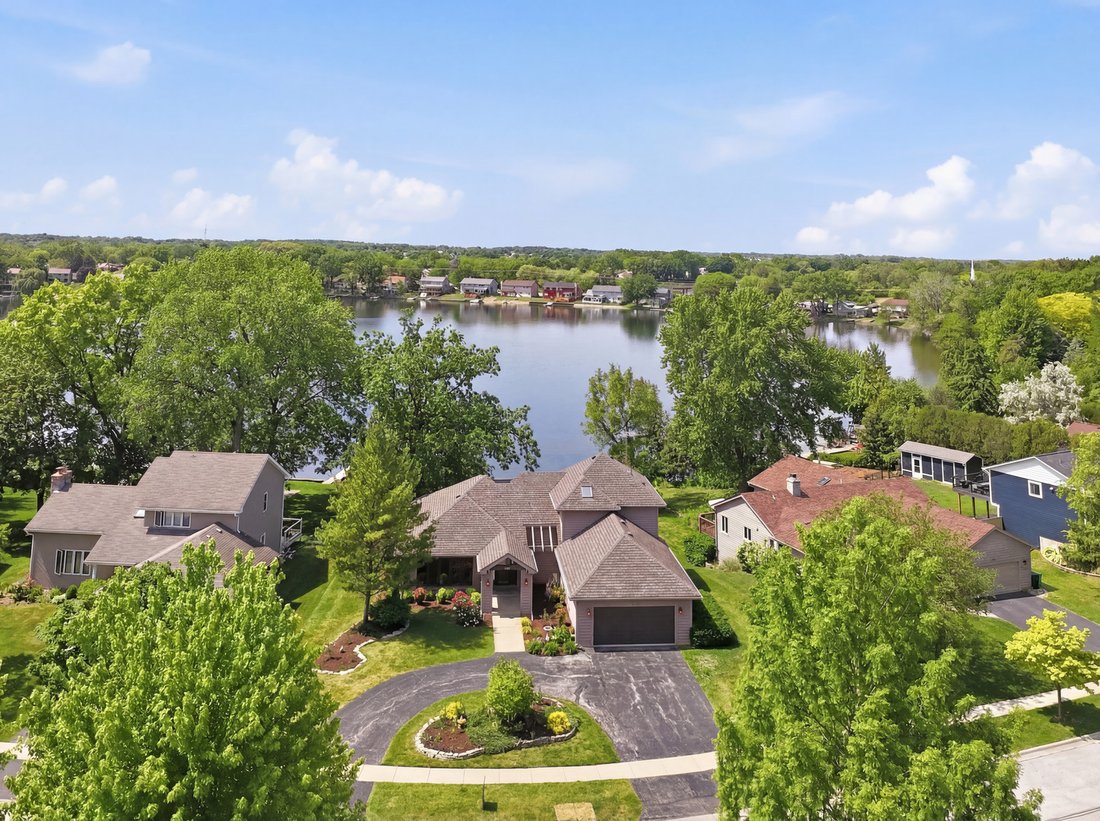 House in Lindenhurst, Illinois, United States 4 - 18048289
