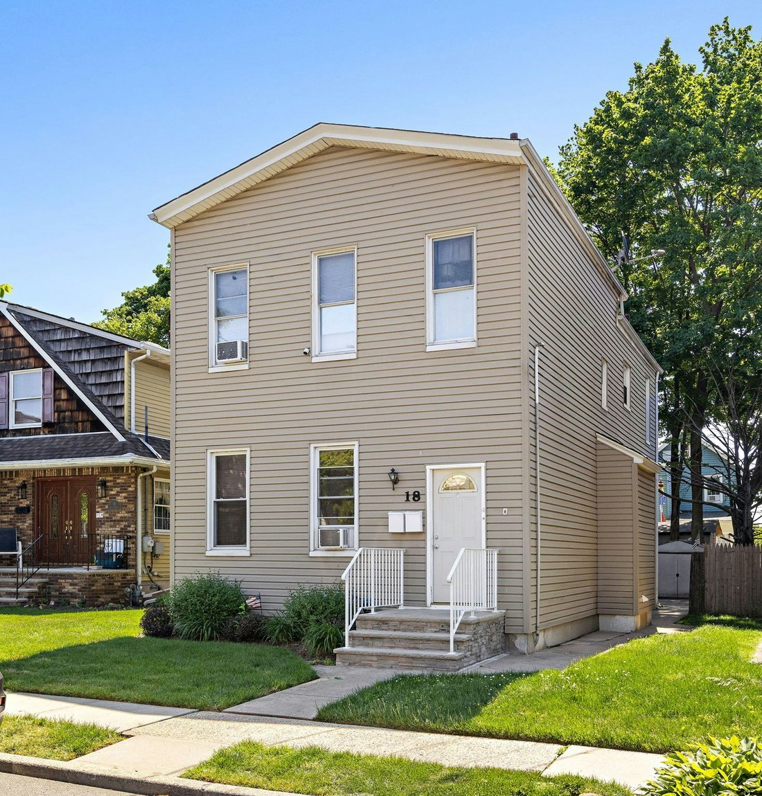 Townhouse in East Rutherford, New Jersey, United States 2 - 18041064