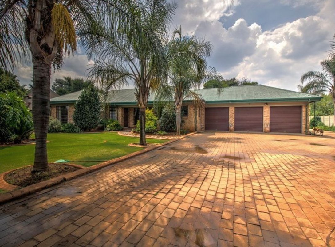 Estate in Bredell, Gauteng, South Africa 1 - 18047585