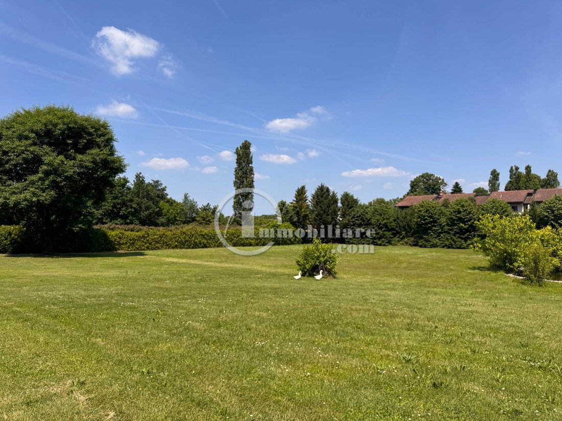 Villa in Carate Brianza, Lombardy, Italy 4 - 18043040