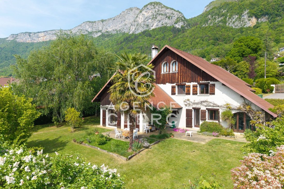Villa in Veyrier-du-Lac, Auvergne-Rhône-Alpes, France 1 - 17817863