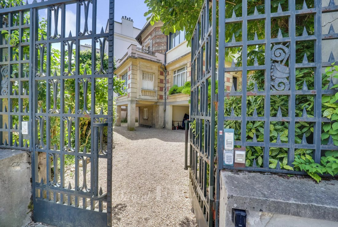 House in Notre Dame, Versailles, France 1 - 18038111