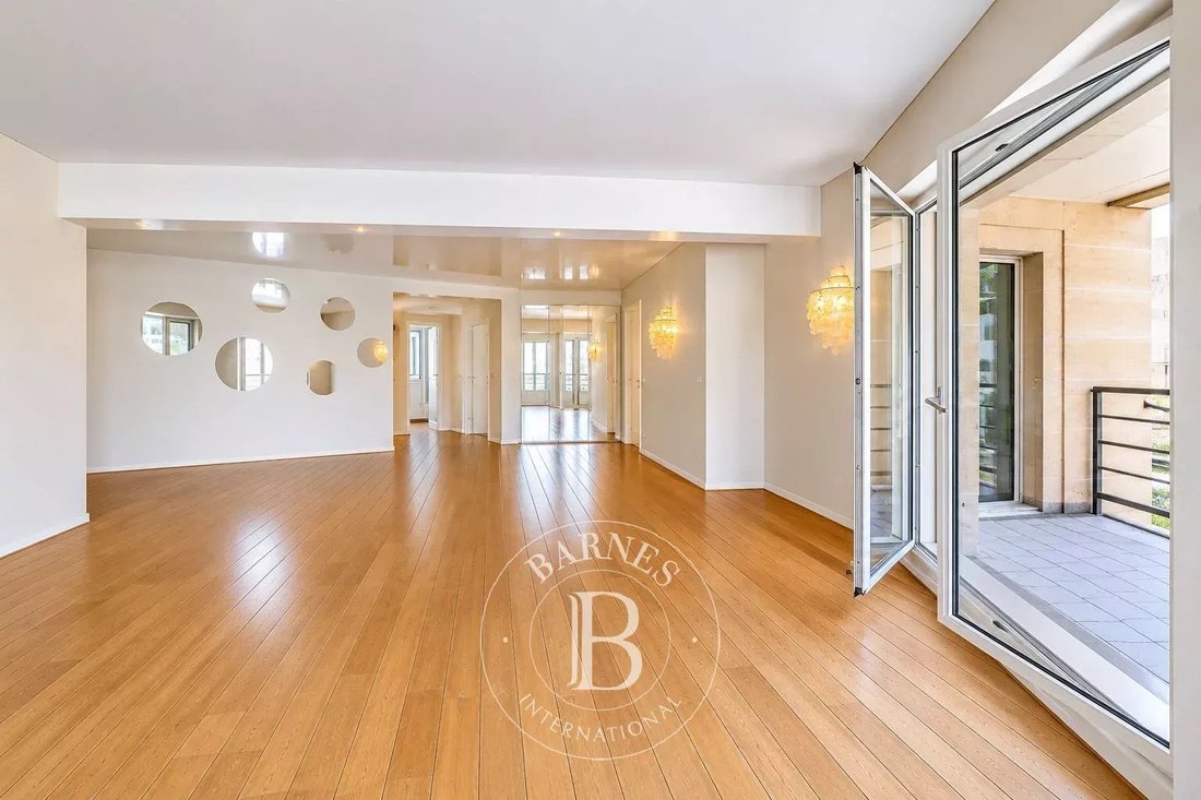Apartment in Muette Nord, Paris 16e Arrondissement, Paris 2 - 18038219