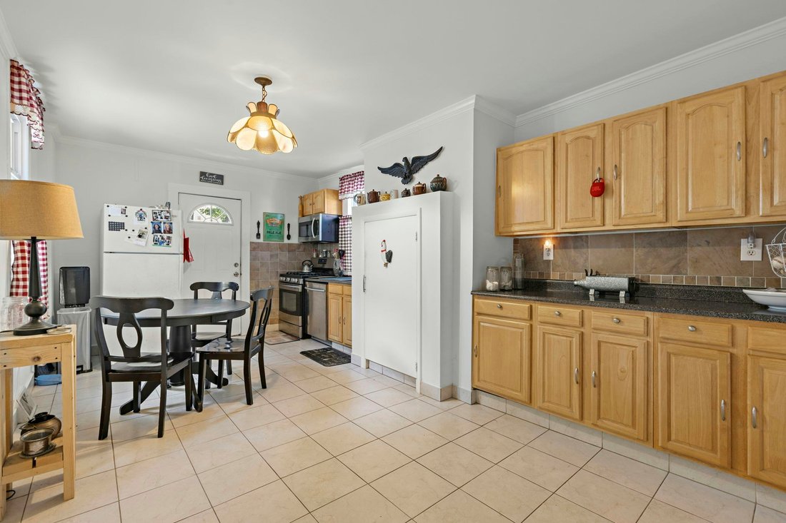 Townhouse in East Rutherford, New Jersey, United States 5 - 18041064