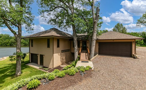 House in DeWitt, Iowa, United States 1