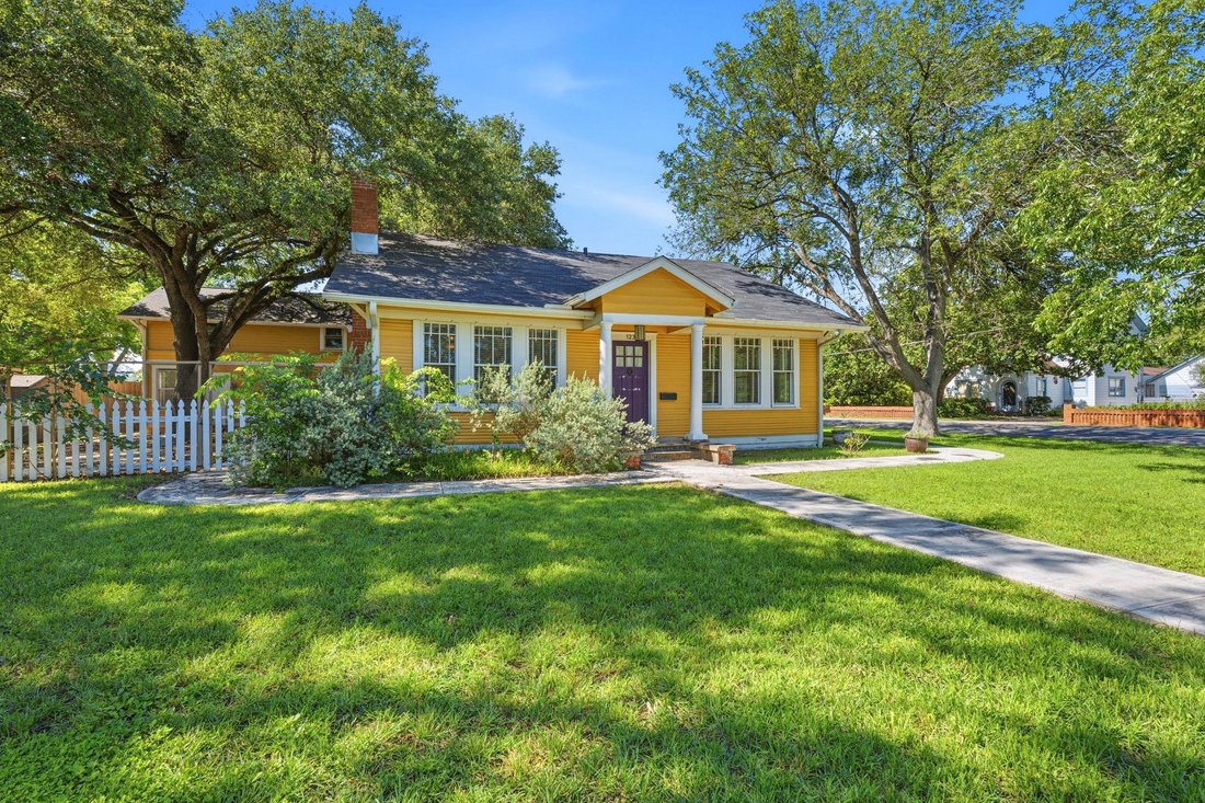 House in Lockhart, Texas, United States 3 - 18048365