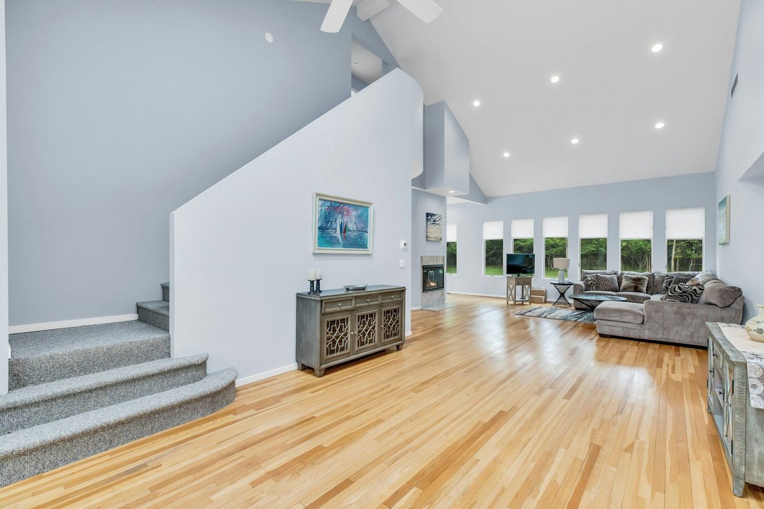 Hampton Bays, New York, United States 4 - 17756387
