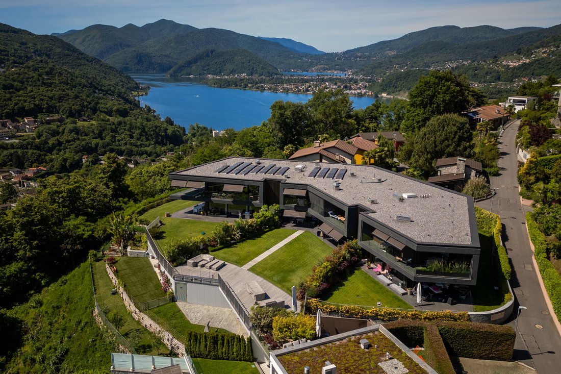 Residenza Tr Elementi | Contemporary Penthouse With Commanding Lakeview