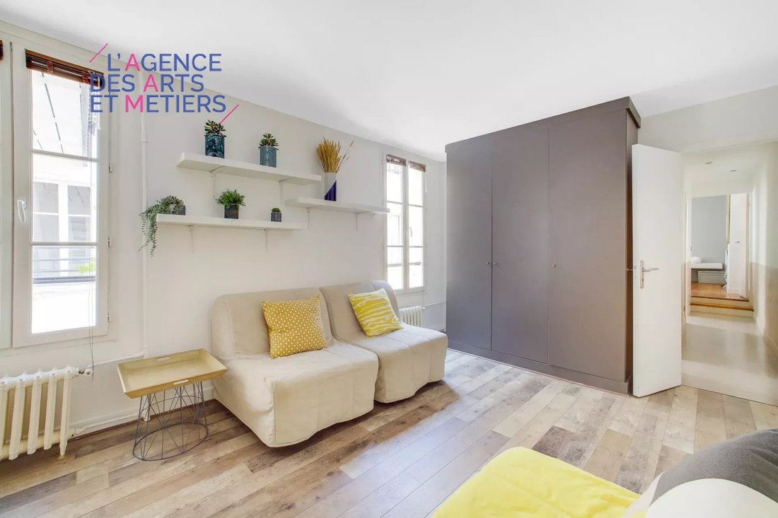 Apartment in Batignolles-Cardinet, Paris 17e Arrondissement, Paris 2 - 18038275