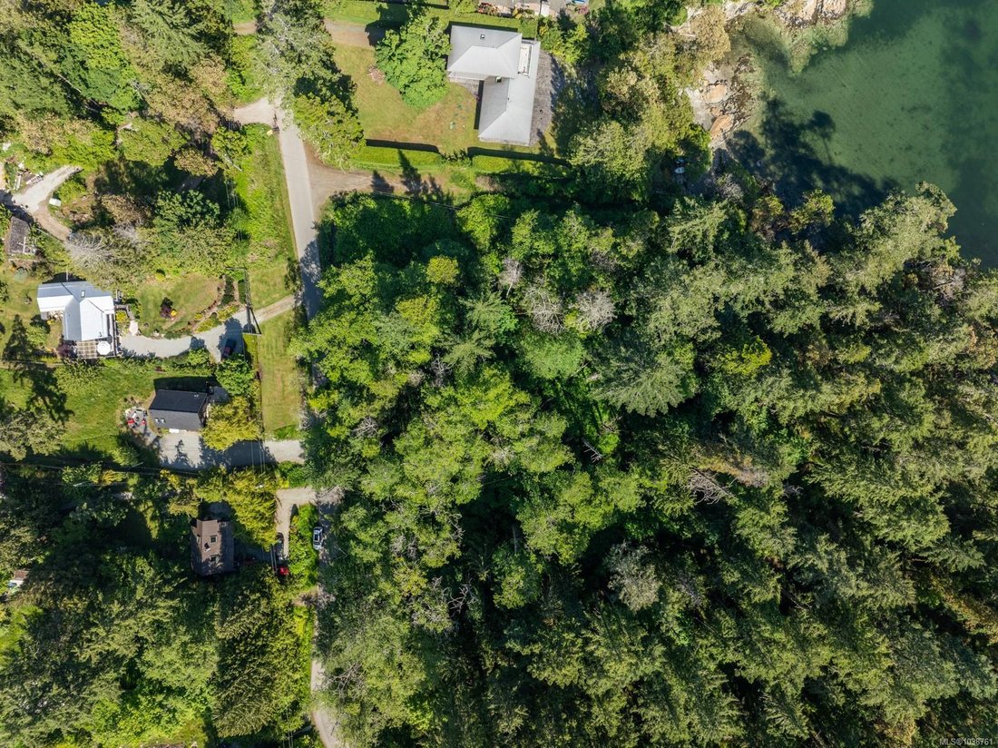 House in Saltspring Island, British Columbia, Canada 4 - 18048826