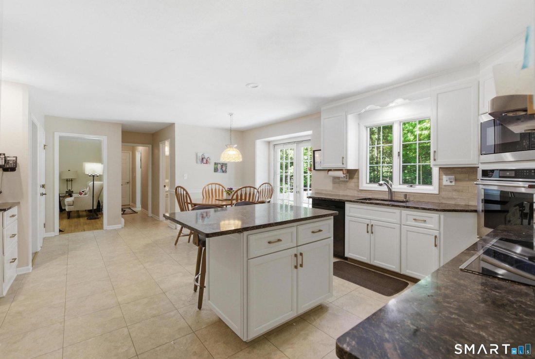 House in Monroe, Connecticut, United States 5 - 18043912