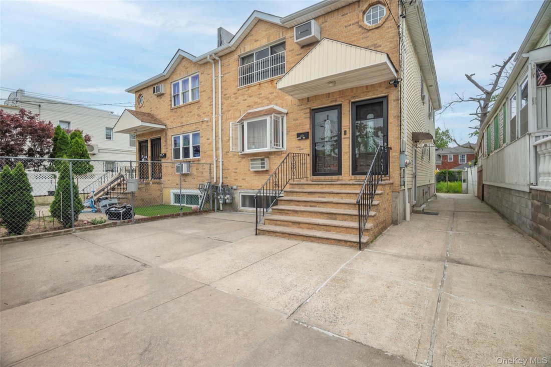 House in New York, New York, United States 1 - 18044096