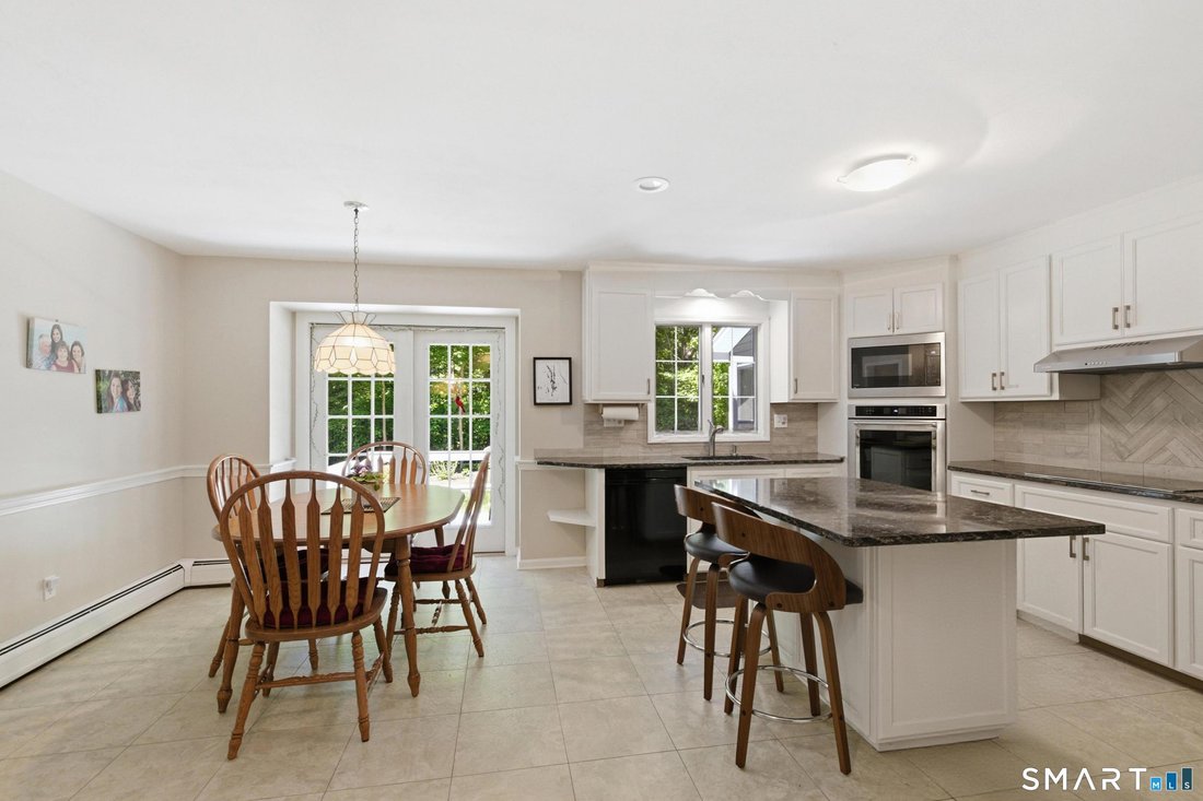 House in Monroe, Connecticut, United States 4 - 18043912