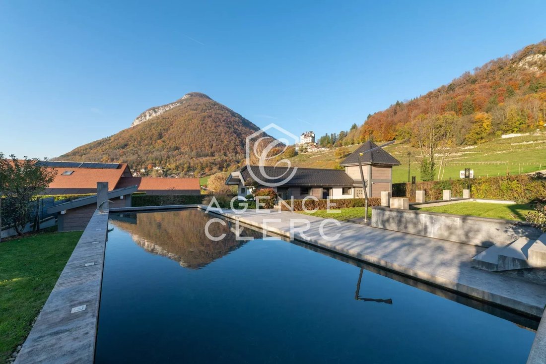 Villa in Menthon-Saint-Bernard, Auvergne-Rhône-Alpes, France 1 - 14943372