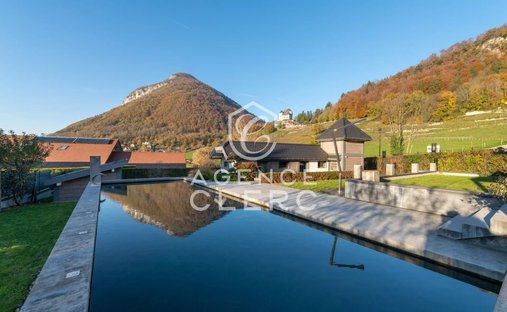 Stadthaus in Menthon-Saint-Bernard, Auvergne-Rhone-Alpen, Frankreich 1