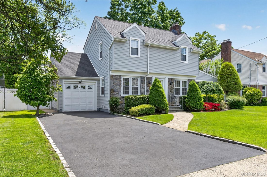 House in Merrick, New York, United States 2 - 18039938