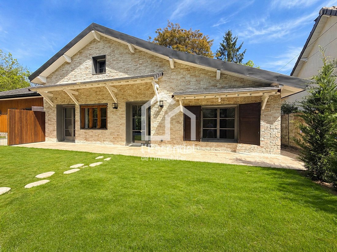 Maison à Napoléon, Maisons-Laffitte, France 1 - 16066927