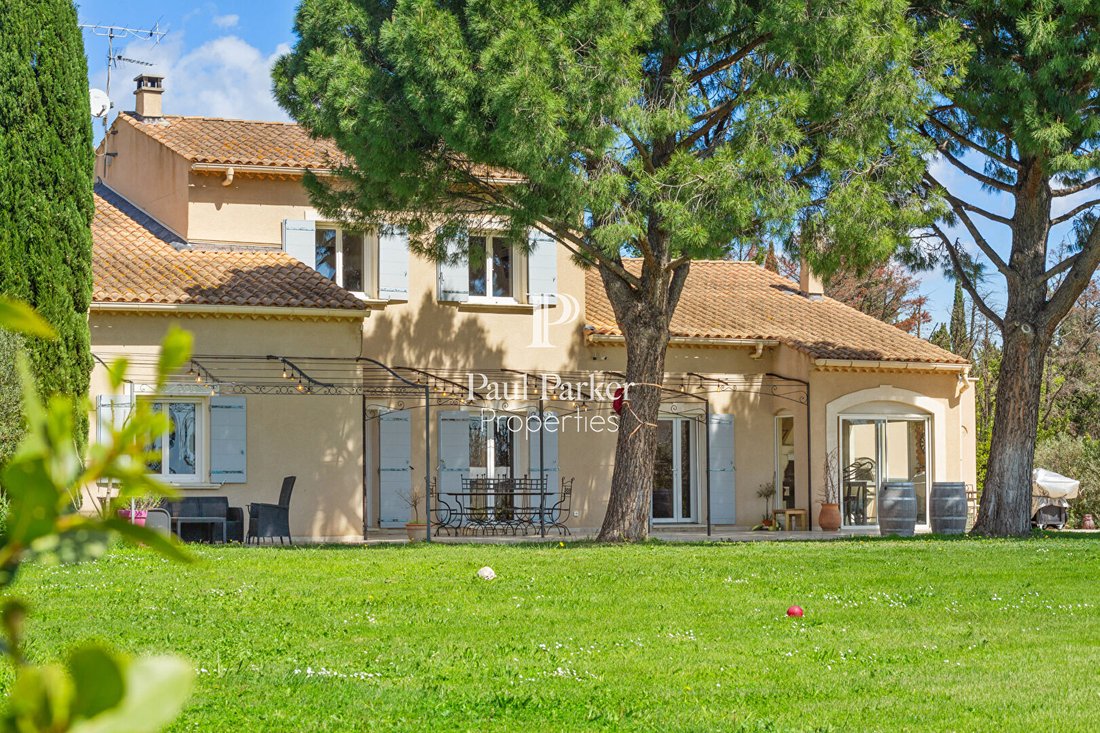 Villa in Saint-Rémy-de-Provence, Provence-Alpes-Côte d'Azur, France 2 - 18039070