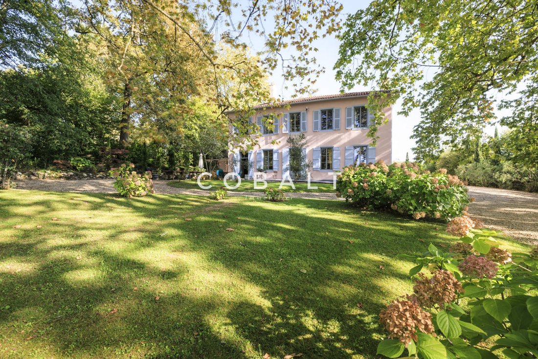 Estate in Saint-Pierre-d'Irube, Nouvelle-Aquitaine, France 2 - 18037577