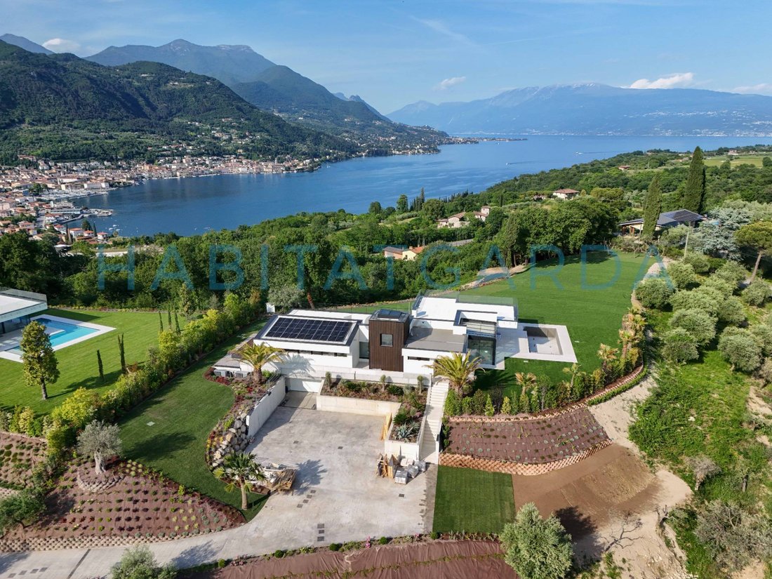 Villa in Salo, Lombardy, Italy 1 - 17739671