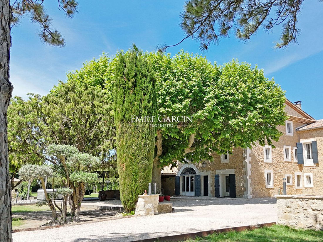 Villa in La Ville, L'Isle-sur-la-Sorgue, France 1 - 17289959