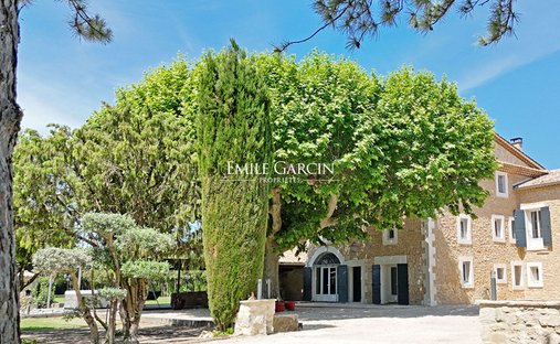 Villa in La Ville, L'Isle-sur-la-Sorgue, France 1