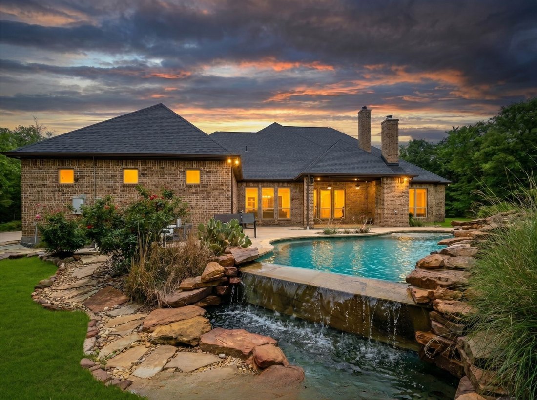 House in Quinlan, Texas, United States 2 - 18039842