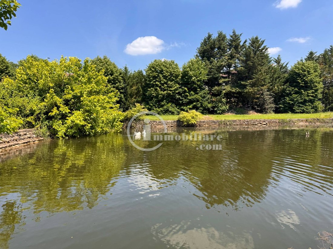 Villa in Carate Brianza, Lombardy, Italy 5 - 18043040