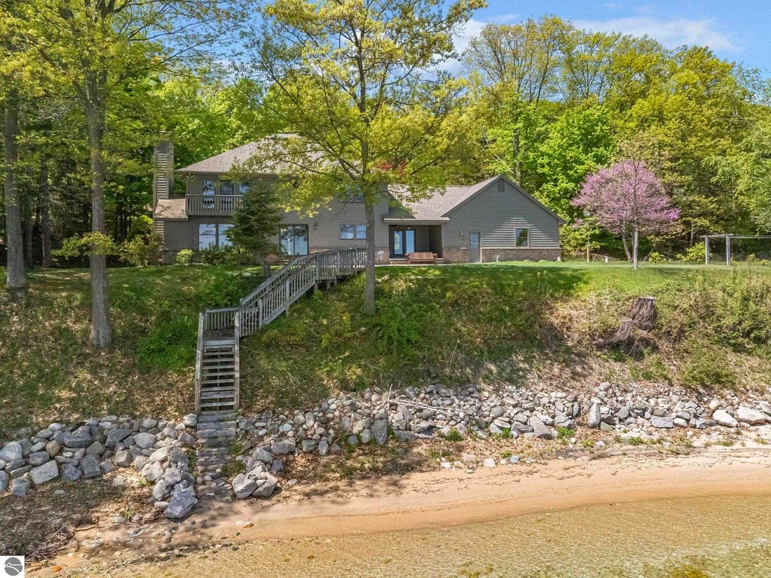 House in Traverse City, Michigan, United States 3 - 18049336