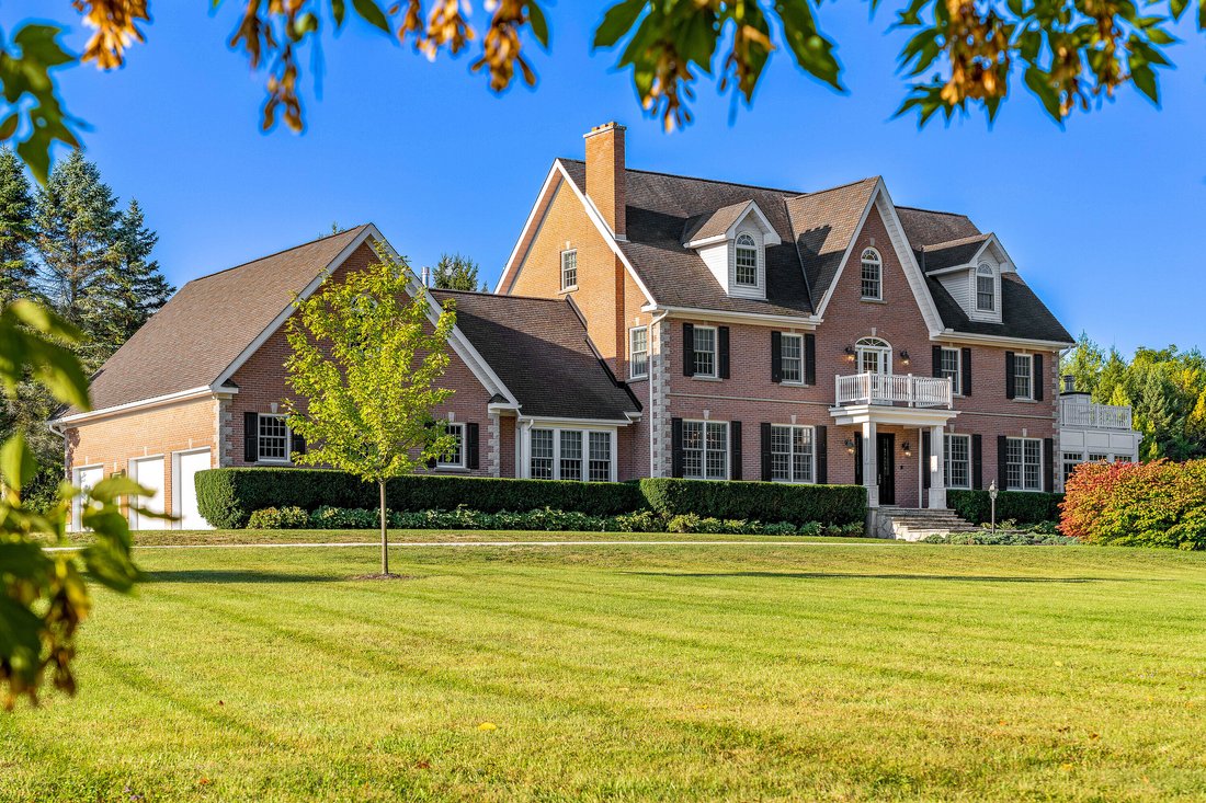 House in Collingwood, Ontario, Canada 2 - 18039629