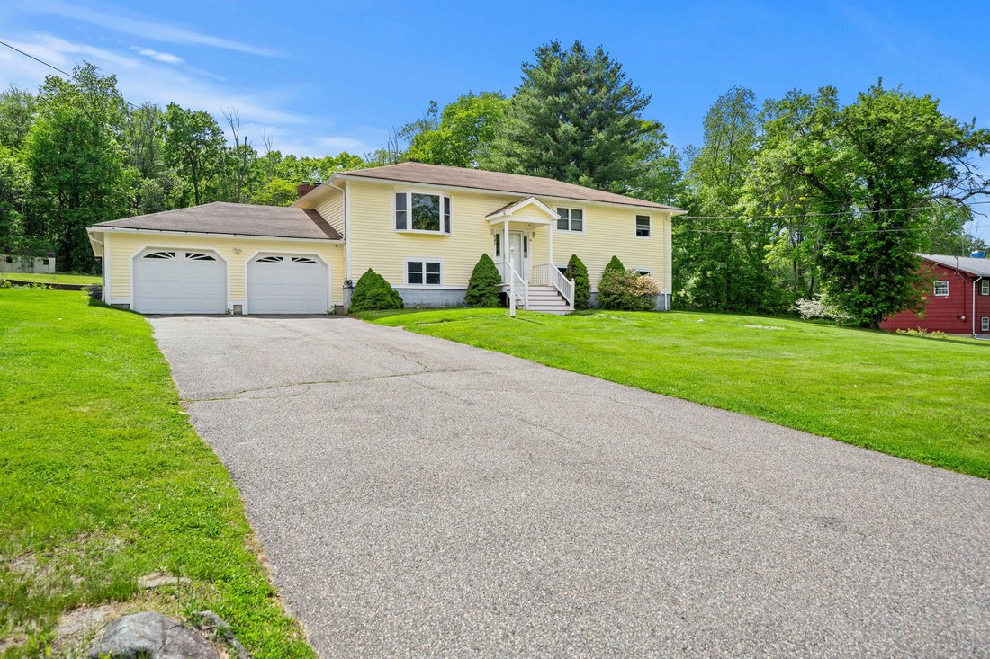 House in Methuen, Massachusetts, United States 4 - 18039465