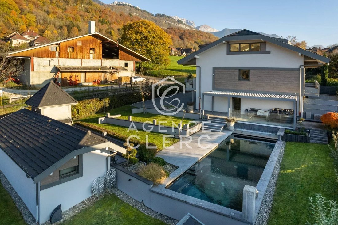Villa in Menthon-Saint-Bernard, Auvergne-Rhône-Alpes, France 4 - 14943372