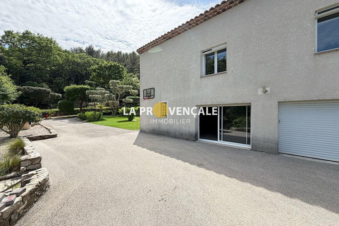 Villa in Hameau, Simiane-Collongue, France 4 - 18045004