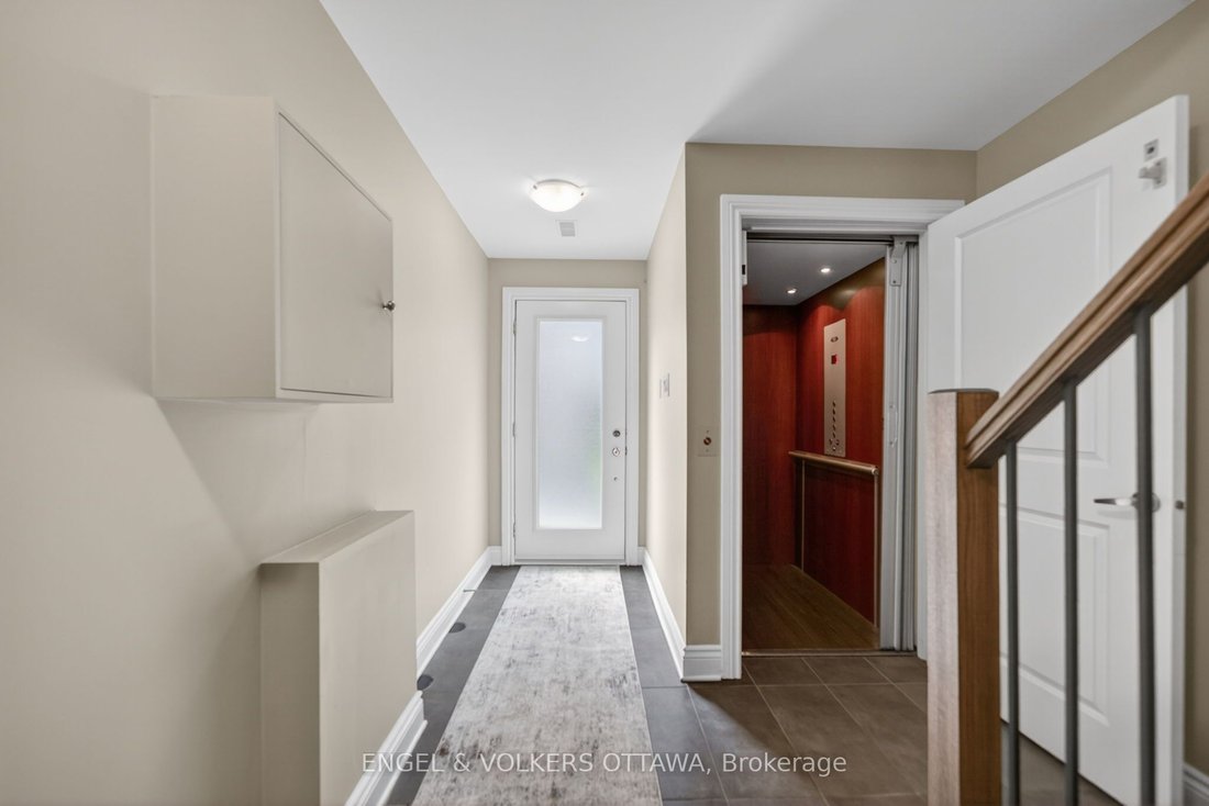 House in Ottawa, Ontario, Canada 5 - 18042630