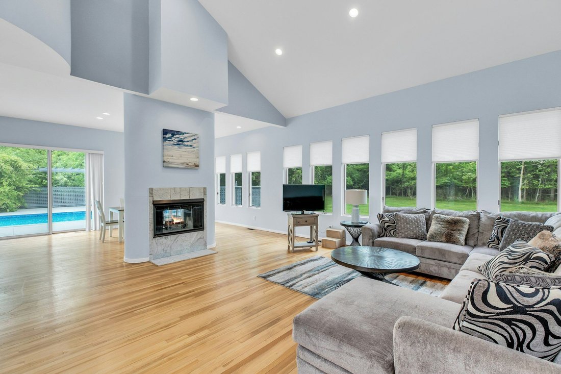 Hampton Bays, New York, United States 5 - 17756387