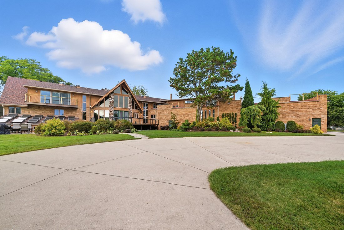 House in Downers Grove, Illinois, United States 3 - 18049852